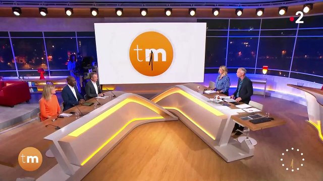 Regardez les deux premières minutes de la première de Télématin avec Flavie Flament et Julien Arnaud ce matin sur France 2 : Y'a que les présentateurs qui changent et pas le reste !