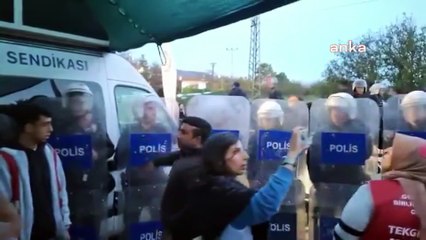 Direnişteki Polonez işçileri ters kelepçeyle gözaltına alındı