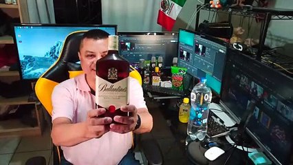 Abriendo una #botella de #Whisky #Escoces Ballantine's #Finest Para #Celebrar El 15 De #Septiembre