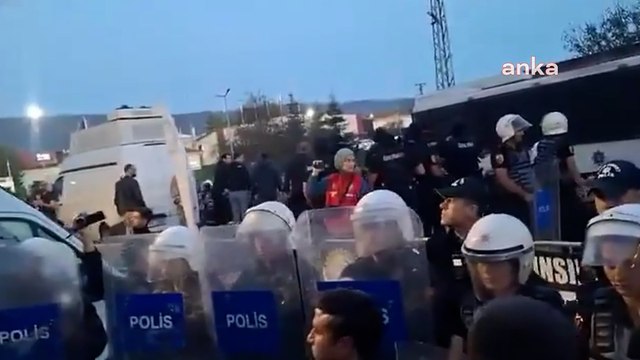 Polonez işçilerine ters kelepçeli gözaltı