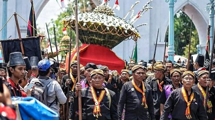 Momen Tradisi Sekaten Keraton Surakarta, Warga Berebut Gunungan Ngalab Berkah