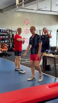 Découvrez l'entraînement exceptionnel et joyeux des frères Lebrun, médaillés au Ping Pong ! Ne manquez pas cette expérience inspirante !
