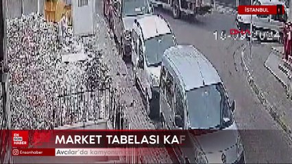 Avcılar’da kamyonun çarptığı market tabelası kafasına düştü