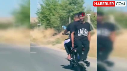 Elazığ'da Ters Oturan Genç Motosikletle Seyahat Etti