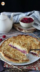 Express crumble tart with red berries