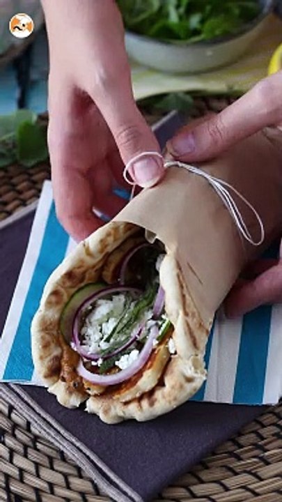 Gyros cu halloumi, o versiune vegetariană a sandwich-ului grecesc!
