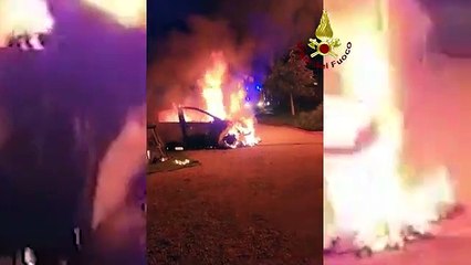 Padova, incendiate due auto e casa a Vigonza: si sospetta azione dolosa