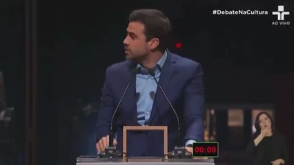 Un famoso presentador brasileño le tira una silla a la cabeza al candidato a la alcaldía de Sao Pulo en pleno debate