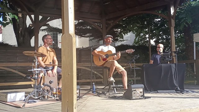 l'art prise 30 juillet 2024 square de jade Tharon plage.... georges brassens.... la mauvaise reputation