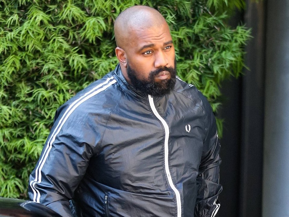 Seltener auftritt: kanye west performt mit seinen kindern