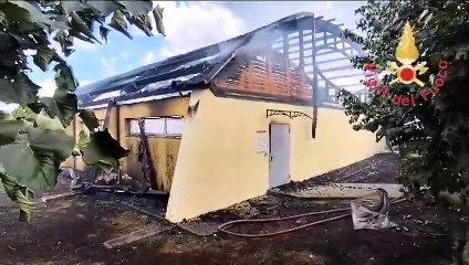 Francica, in fiamme edificio adibito a palestra