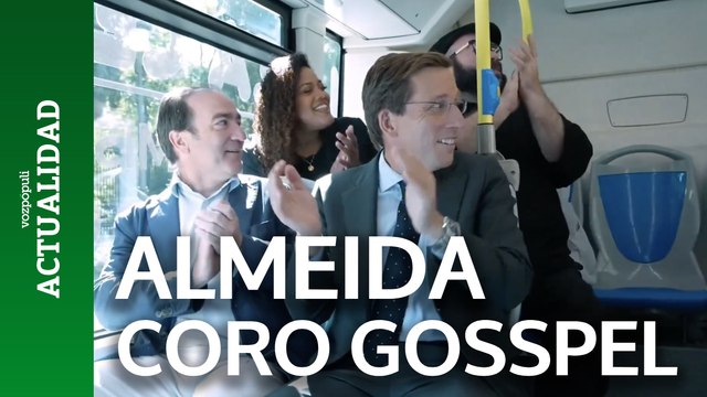 Momentazo de Almeida con un coro de gosspel en un autobús de la EMT