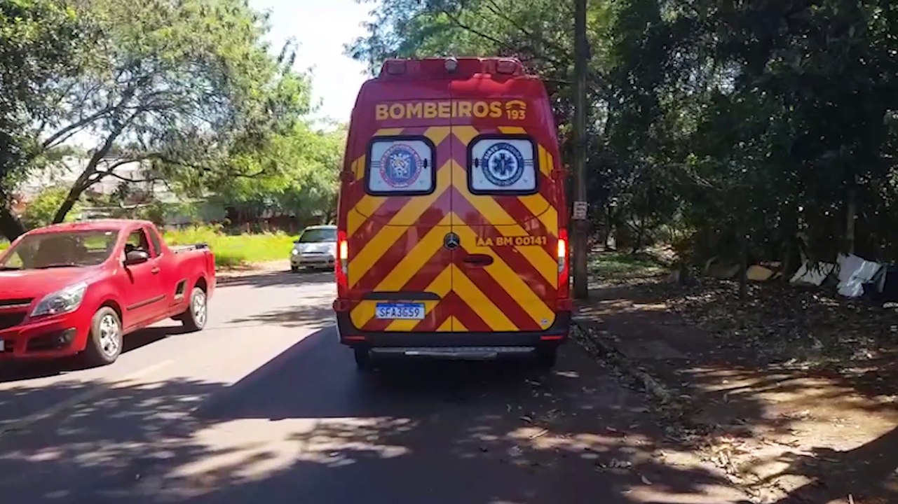 Ciclista sofre queda e fica ferido na Rua Plínio Salgado