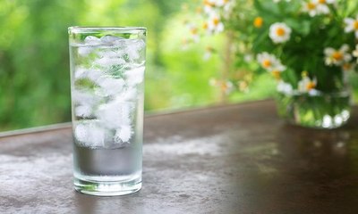 شرب الماء البارد مضر بالصحة