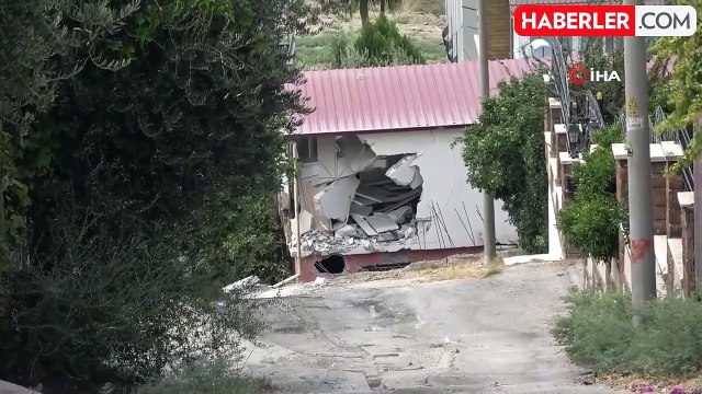 Adana'da Freni Patlayan Çöp Kamyonu Evin Mutfak Duvarını Yıktı: 1 Yaralı