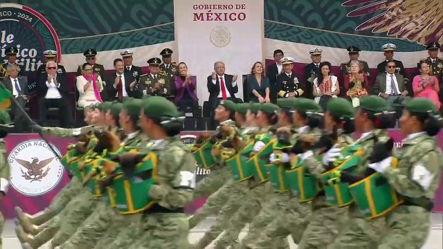 Desfile Militar 2024: Delegaciones extranjeras y vehículo temático de adiestramiento canofilo