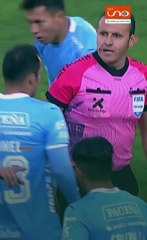 El equipo refinero retrocedió en su decisión y mostró un gesto de deportividad después del penal que el árbitro Gery Vargas otorgó cuando el brasileño Anderson de Jesús estaba en el suelo.