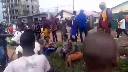 Des citoyens de kagbelen village manifestent