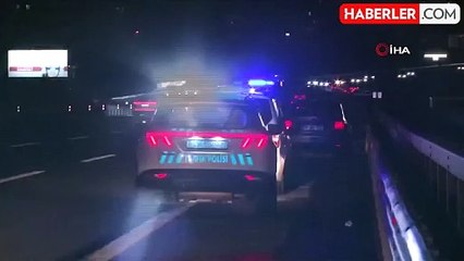 Çekmeköy'de Seyir Halindeki Otomobil Alev Alev Yandı