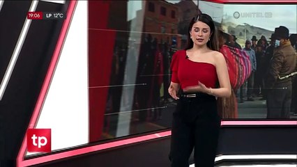 Ponchos Rojos se retiran de un punto de bloqueo, pero permanecen otros dos en la ruta a Copacabana