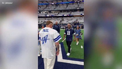 Jake Paul y Mike Tyson interactúan intensamente en el Cowboys Stadium