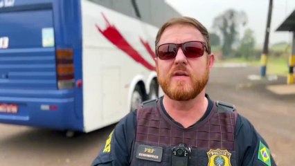 PRF flagra ônibus de passageiros sem condição de trafegar e aplica oito autos de infração em Céu Azul