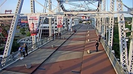 Bon Jovi saves suicidal woman on bridge