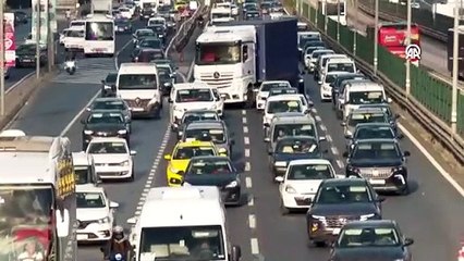 İstanbul'da sabah saatlerinde trafik yoğunluğu arttı