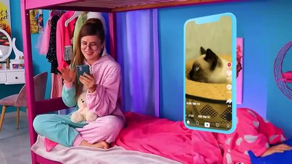 From Nerd to Popular! _ Extreme Makeover with Beauty Hacks