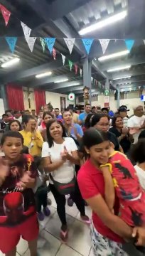 Miles de Migrantes Reciben Ayuda en Albergues para Cruzar la Frontera a Texas por Sueño Americano