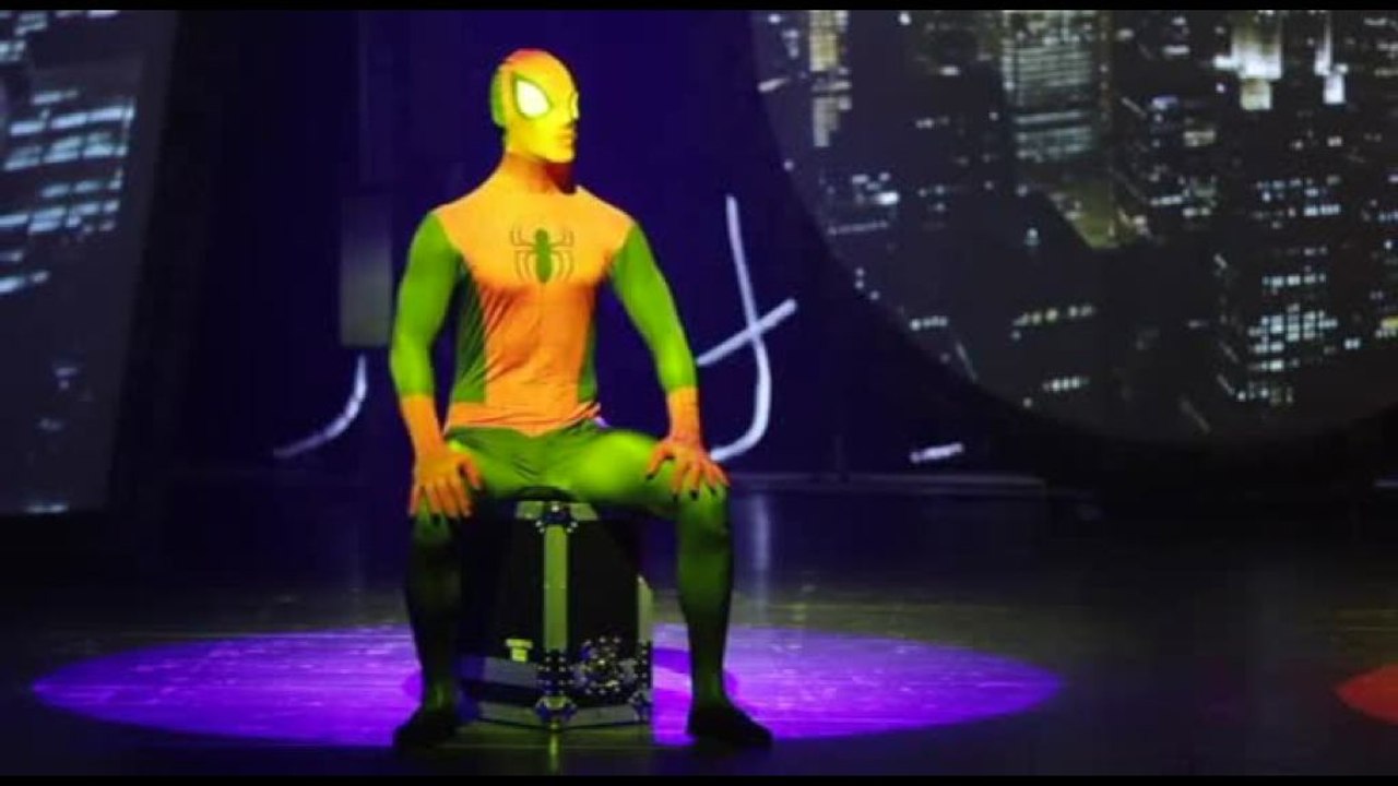 "Alla ricerca dell'uomo ragno", 883 anche in teatro con Mauro Repetto