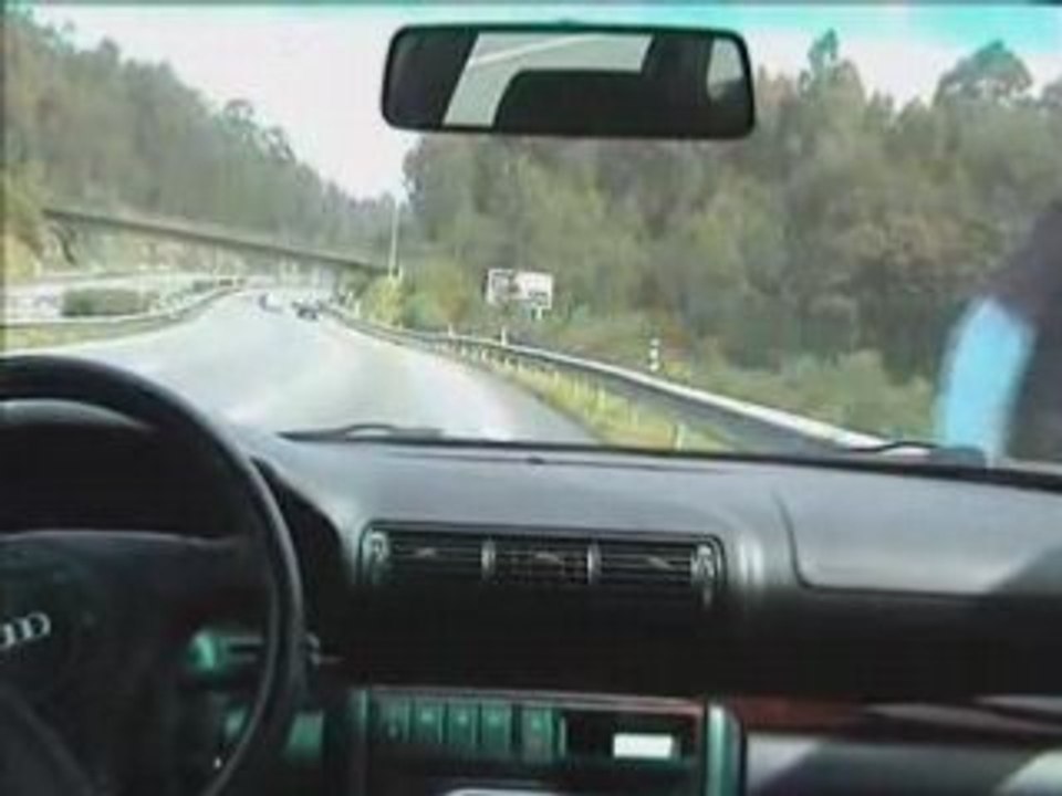 Audi A4 150kmh derapage sur autoroute