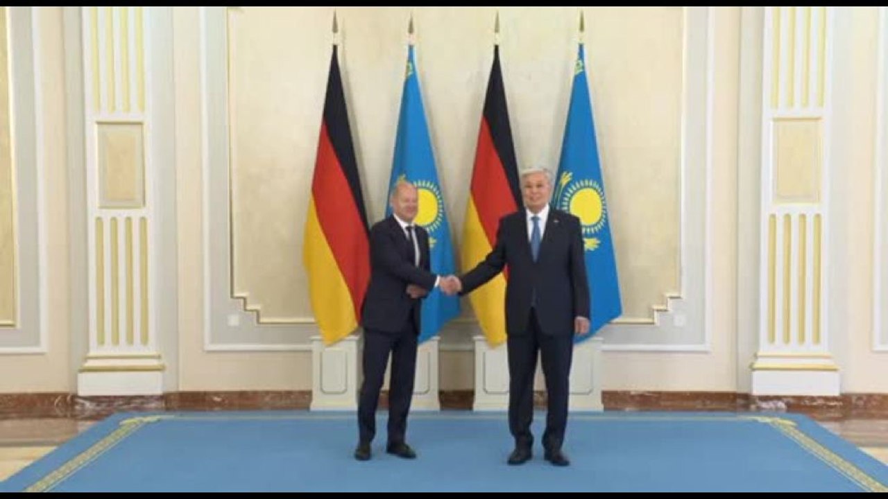 Scholz in Kazakistan, l'incontro con il presidente Tokayev
