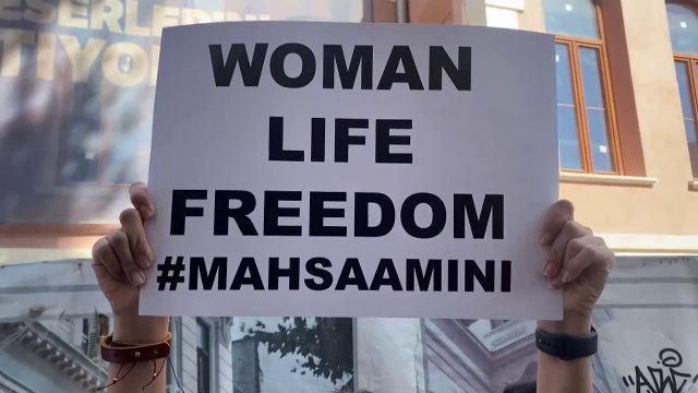Muchas iraníes se resisten a la imposición del velo dos años después de la muerte de Amini