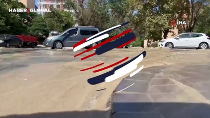 Asfalt yerinden söküldü, cadde sular altında kaldı