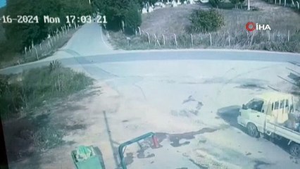 Kaza geliyorum dedi! Aniden yola atlayan kamyonet otomobille çarpıştı