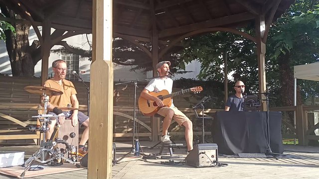 l'art prise 30 juillet 2024 square de jade Tharon plage .... louise attaque ... j't'emmene au vent