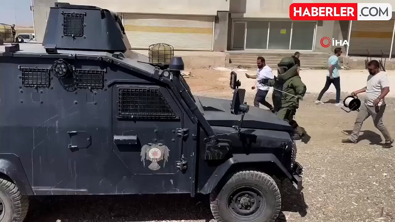 Bölgeden geçen vatandaş fark etti! Yola yerleştirilmiş mayın paniği