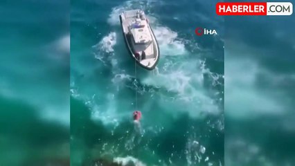 Antalya'da Kayalıklarda Mahsur Kalan Vatandaş Kurtarıldı