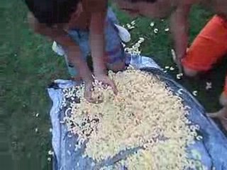 La hora de la merienda en la aldea de los pitufos