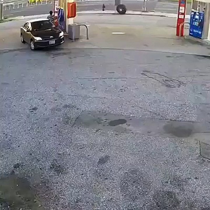 Car Accident Petrol Pump ....... Pakistan CCTV