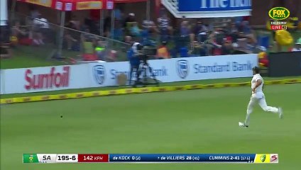 Brilliant de Villiers notches ton, swings contest