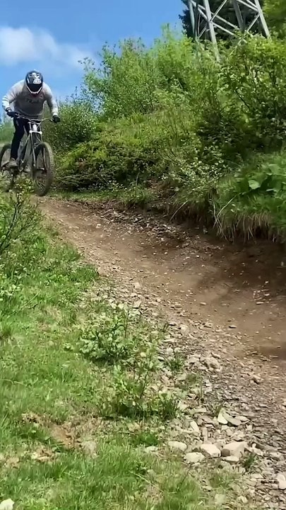 Quá Nhanh, Quá Nguy Hiểm   #xedap #giaitri