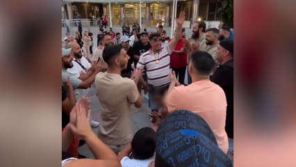 Los familiares de los 33 detenidos en la macrorredada contra 'narcopisos' en Latina celebran su puesta en libertad