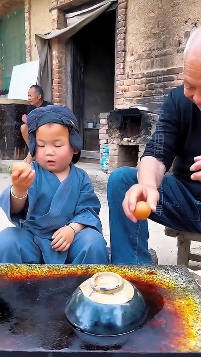 Chinese Burger Fried eggs with tomato sauce