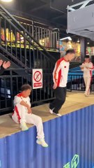 A little bit of strength is the ceiling of the trampoline. Trampoline. Professional movements.