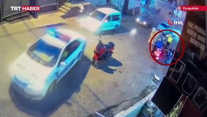 Motosikletle denetimden kaçmaya çalışırken polise çarptı