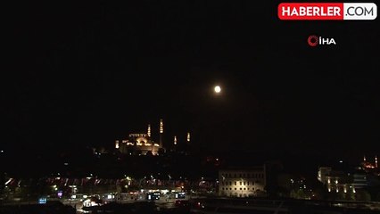 İstanbul'da 'Süper Kanlı Ay Tutulması' Görüntülendi