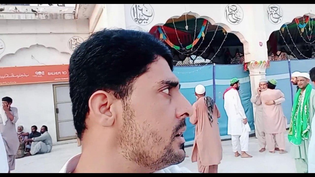 Dostu k sath data Sahib k darbar Lahore Pakistan me hazri di