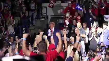 Trump dice que solo los presidentes "relevantes" reciben disparos